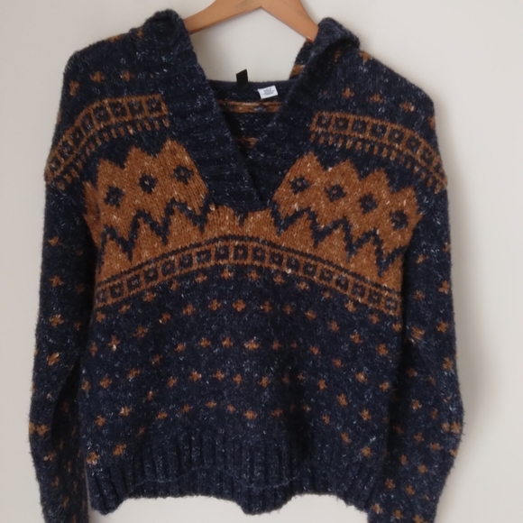 BDG Sweaters - BDG  Urban Outfitters Hoodie Sweater Size S